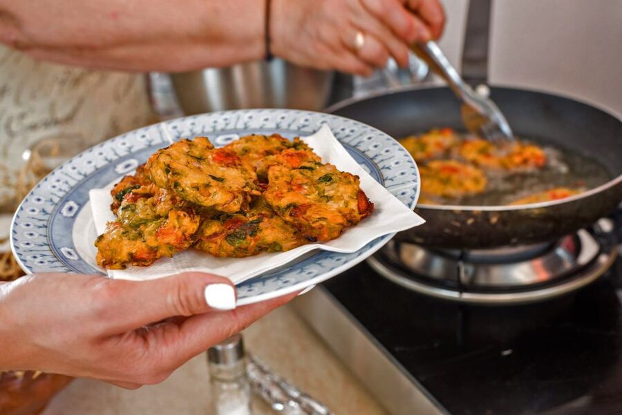 Santorini: Cooking Class and Easy Hike - Should you book the Akrotiri hike and cooking class?