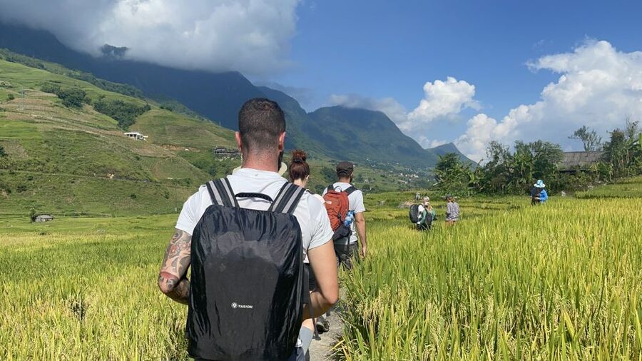 Sapa: Private The Most Beautiful Terraced Fields Trekking - The issue with souvenir sellers