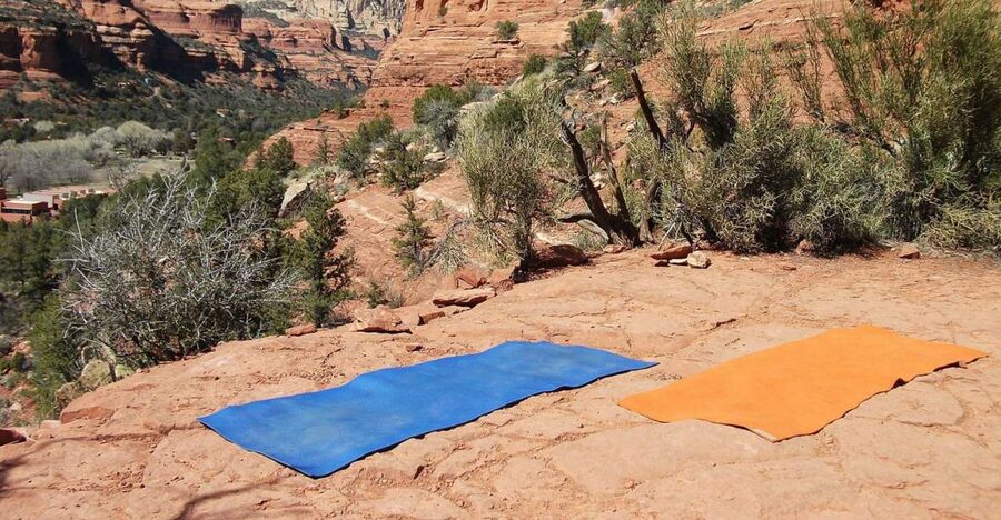 Sedona: Vortex Yoga Hiking Half-Day - Hiking into the red rocks