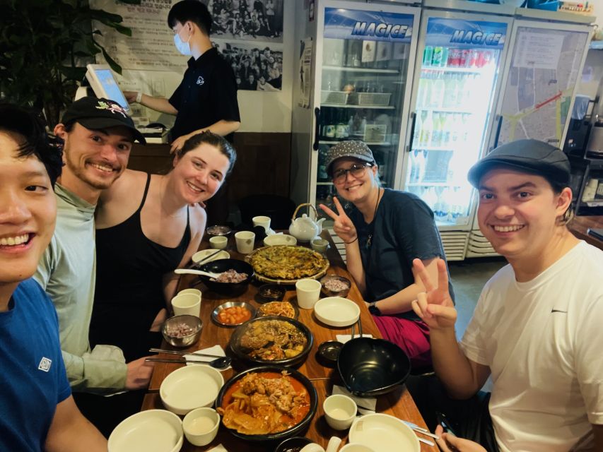 Seoul: Guided City Wall Sunset Hike with Korean Dinner - Meeting at Dongdaemun and starting toward Naksan Park