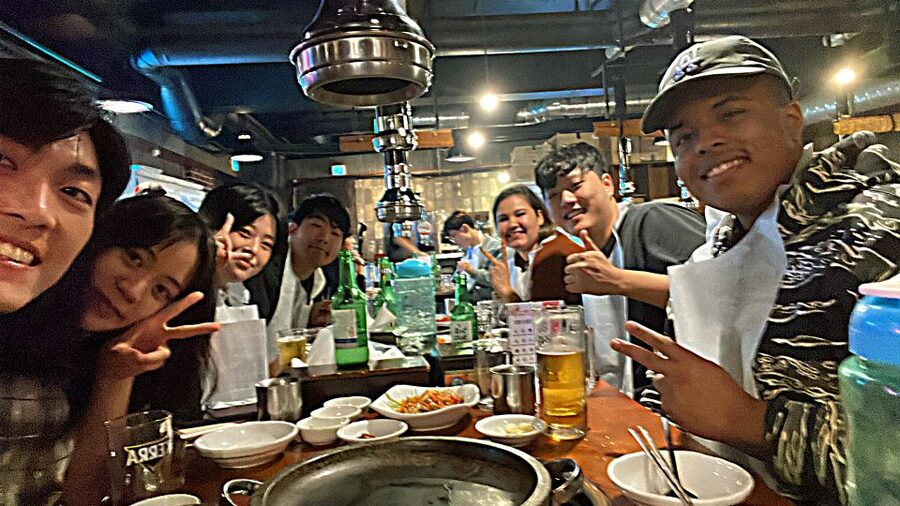 Seoul: Guided City Wall Sunset Hike with Korean Dinner - The café stop with a city view