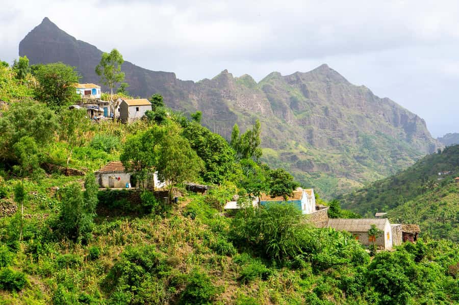 Serra Malagueta: Principal Valley Hike & Lunch with Locals - Streams, farms, and early settlements