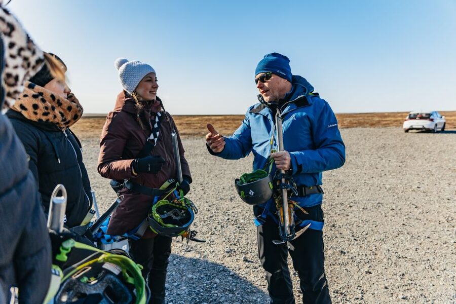 Skaftafell: Falljokull Glacier Easy Group Hike - What to bring and how to prepare