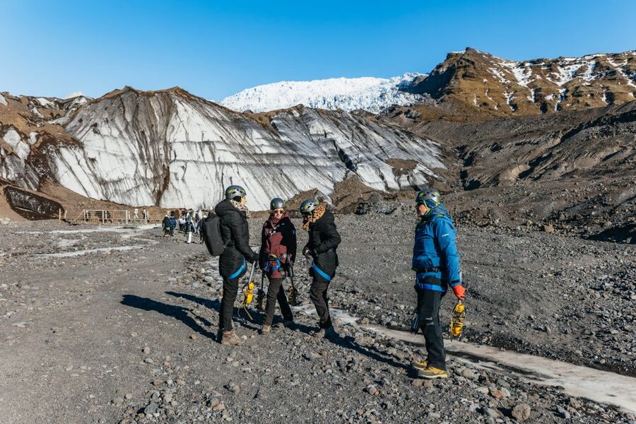 Skaftafell: Falljokull Glacier Easy Group Hike - Guides, group pace, and family suitability