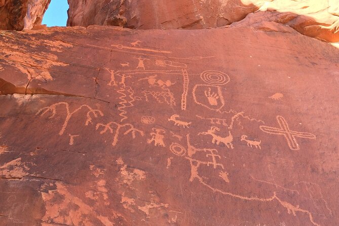 Small Group: Valley of Fire Half Day Tour from Las Vegas - Atlatl Rock puts people into the story