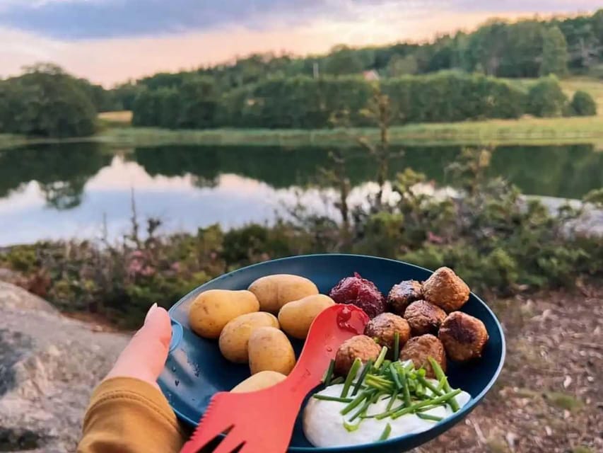 Stockholm: Sunset Hike in Tyresta National Park with Meal - The lakeside meal is more than a quick snack