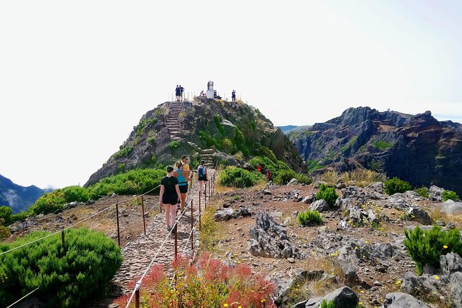 Sunrise Guided Hike PR1 Pico do Areeiro Pico Ruivo small group - What the small group and guide support are worth