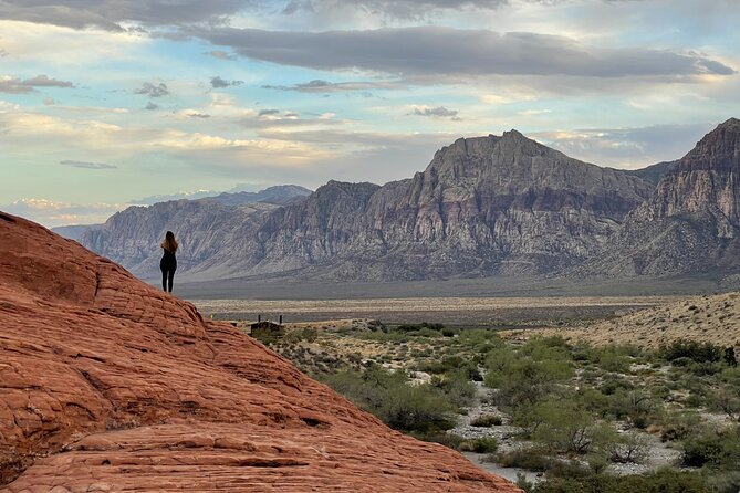 Sunset Hike and Photography Tour near Red Rock with Optional 7 Magic Mountains - Who should book this sunset outing?