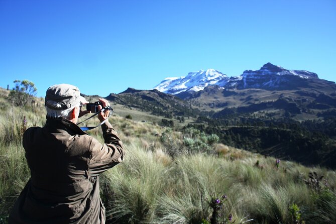 Trekking Through The Volcanoes - Paso de Cortés and the first forest miles