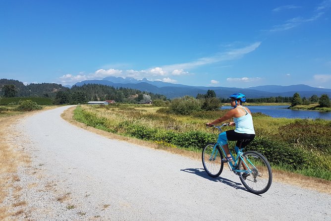 Vancouver Biking and Hiking Tour including Lunch - Walking into Lynn Canyon’s rainforest