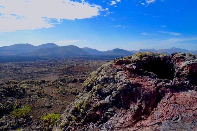 Volcano Trekking Tour (Timanfaya eruptions) - Guides who explain rather than simply lead