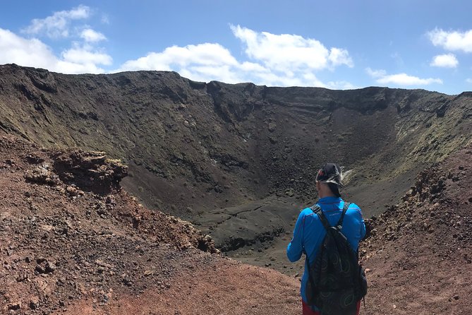 Volcano Trekking Tour (Timanfaya eruptions) - Climbing La Rilla Volcano and reaching the crater rim